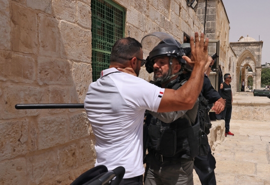 Aksi Polisi Israel Serbu Masjid Al-Aqsa di Tengah Gencatan Senjata