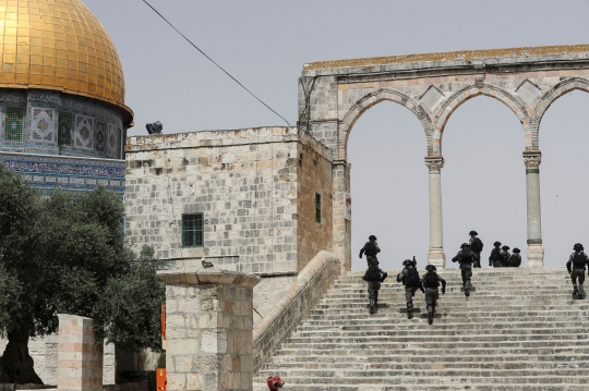 Aksi Polisi Israel Serbu Masjid Al-Aqsa di Tengah Gencatan Senjata