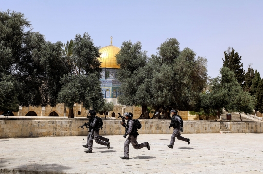 Aksi Polisi Israel Serbu Masjid Al-Aqsa di Tengah Gencatan Senjata