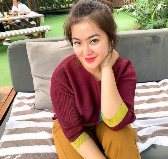 Semakin Cantik dan Memesona, Ini Potret Terbaru Sherrin Tharia Mantan Istri Zumi Zola