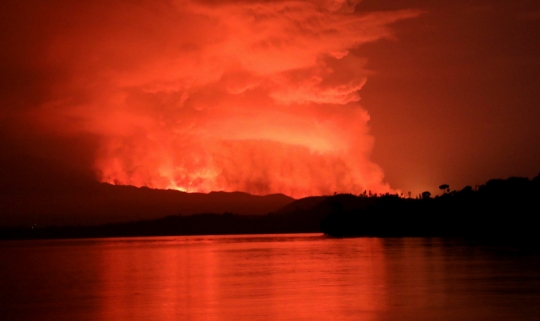 Letuasan Gunung Berapi Nyiragongo Merahkan Langit Kongo