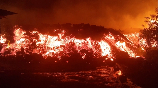 Letuasan Gunung Berapi Nyiragongo Merahkan Langit Kongo