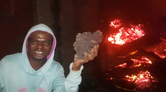 Letuasan Gunung Berapi Nyiragongo Merahkan Langit Kongo