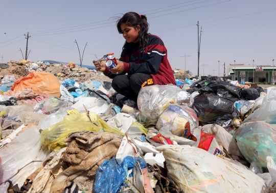 Kisah Gadis 11 Tahun di Irak Jadi Pemulung Demi Hidupi Keluarga
