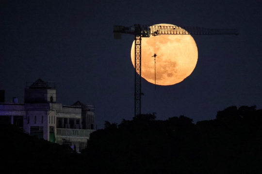 Penampakan Supermoon di Sejumlah Negara