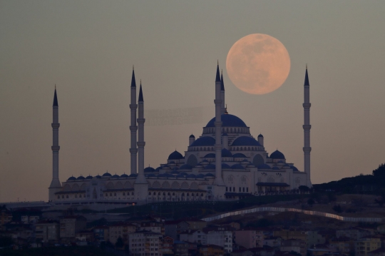 Penampakan Supermoon di Sejumlah Negara