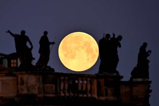 Penampakan Supermoon di Sejumlah Negara