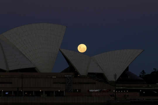 Penampakan Supermoon di Sejumlah Negara