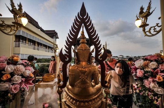 Khidmat Peringatan Tri Suci Waisak di Vihara Hemadhiro Mettavati