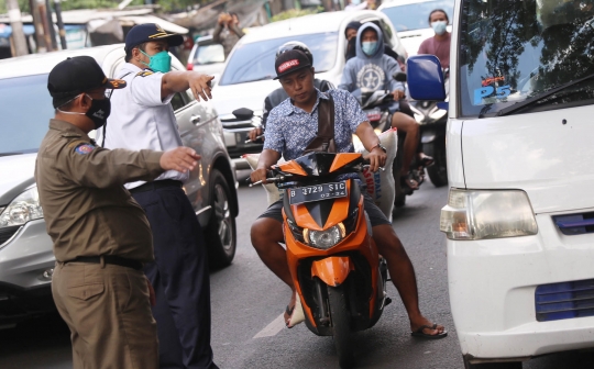 Terjaring Razia Masker, Puluhan Warga Jalani Tes Covid-19 dengan GeNose di Tangerang