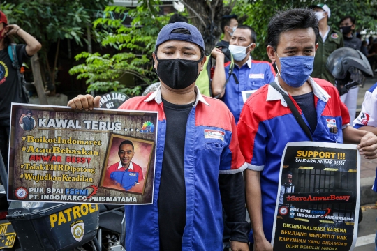 Aksi Buruh Serukan Boikot Indomaret