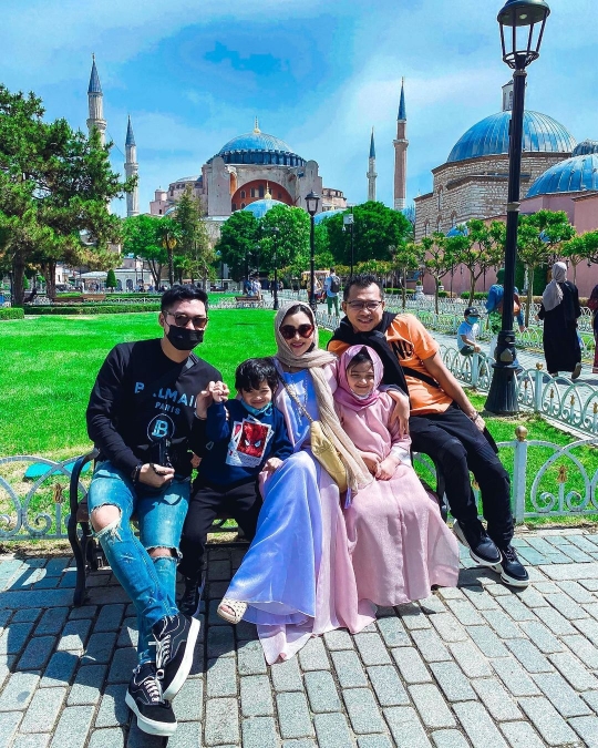 Usai Liburan ke Dubai, Ini 5 Potret Keluarga Anang Ashanty di Turki