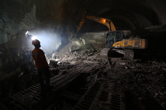 Melihat Proyek Terowongan Jalur Kereta Cepat Jakarta-Bandung