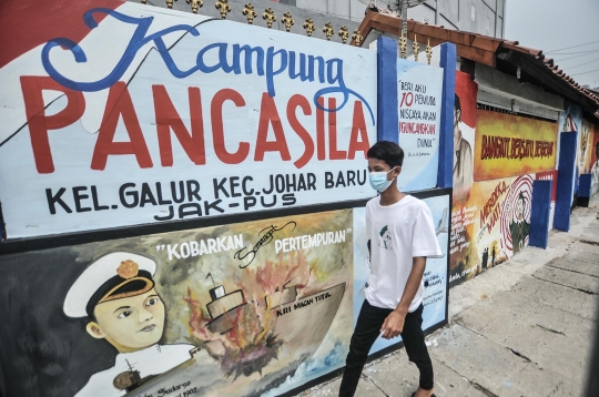 Warna-warni Mural di Kampung Pancasila