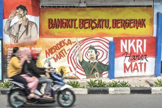 Warna-warni Mural di Kampung Pancasila