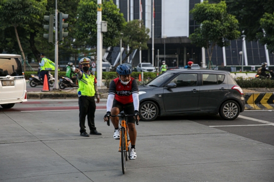 Penertiban Pesepeda yang Gowes di Luar Jalur Khusus