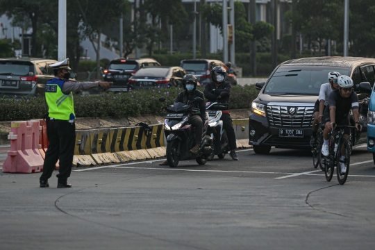 Penertiban Pesepeda yang Gowes di Luar Jalur Khusus