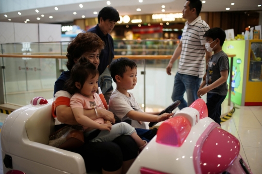 Genjot Angka Kelahiran, China Izinkan Warganya Punya Tiga Anak