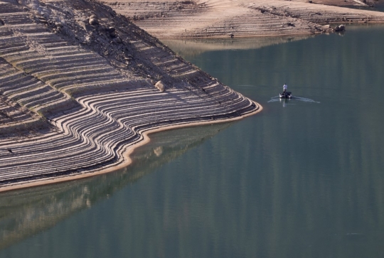 Potret Waduk Danau Oroville di California yang Terus Menyusut