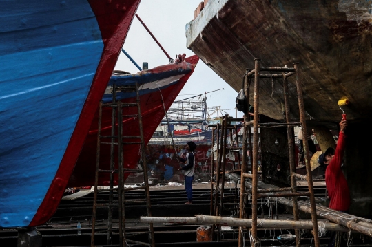 Potret Bengkel Kapal di Pesisir Utara Jakarta