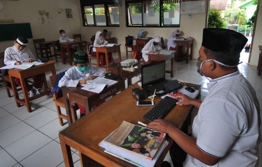 Pelaksanaan Kegiatan Belajar Tatap Muka dan Online Bersamaan