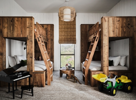 Eco-friendly & Bergaya Peternakan, Rumah Mewah Baru Milik Ashton Kutcher & Mila Kunis