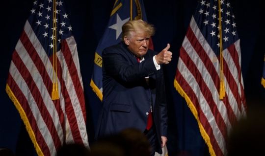 Penampilan Perdana Donald Trump ke Publik Setelah Jadi Mantan Presiden AS