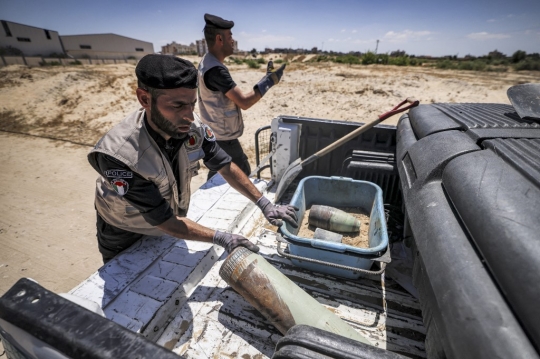 Deretan Proyektil Tak Meledak Israel yang Ditemukan Ahli Peledak Hamas
