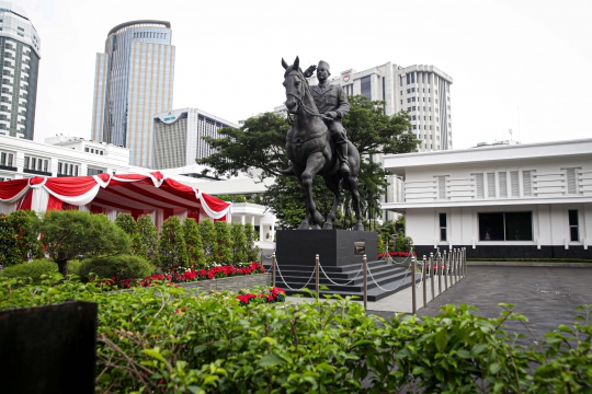 Melihat Patung Bung Karno Menunggangi Kuda di Kementerian Pertahanan