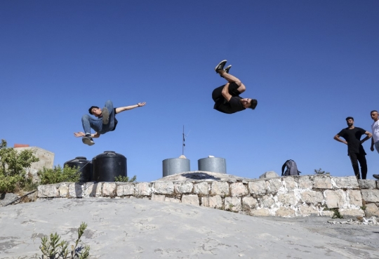 Kebolehan Pemuda Palestina dalam Beratraksi Parkour