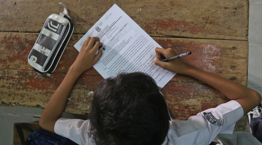 Suasana Ujian Akhir Sekolah Tatap Muka di SDN Kota Baru 3 Bekasi