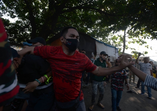 Eksekusi Lahan Tanah Warga Pulo Gebang Berakhir Ricuh