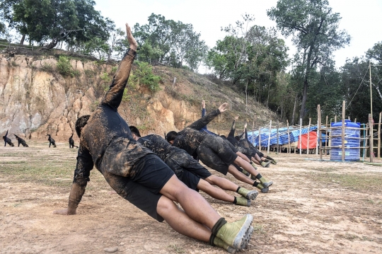 Intip Latihan Militer Gerilyawan Pemberontak Myanmar