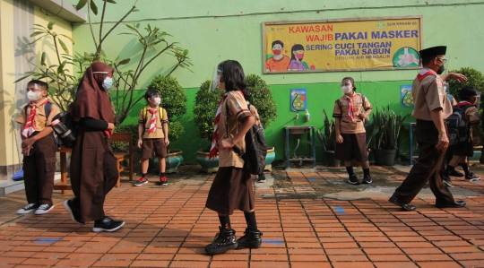 Suasana Pembelajaran Tatap Muka di SDN Kenari 07/08 Pagi Jakarta