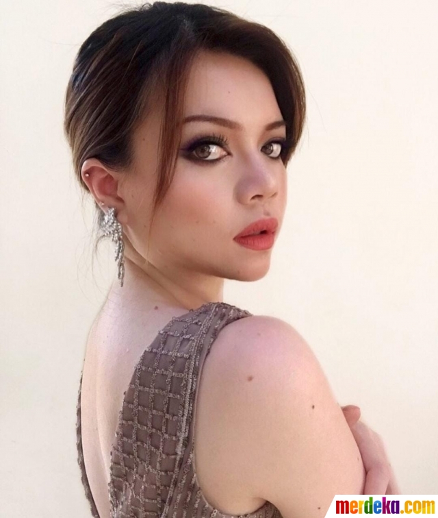 Foto Cantik Banget Ini 5 Potret Aspri Baru Hotman Paris Yang Bikin Bingung Bayar Honornya Merdeka Com