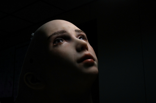 Mengenal Grace, Robot Cantik untuk Rawat Pasien Covid-19