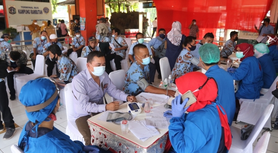 Vaksinasi Massal di Terminal Kampung Rambutan