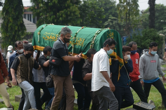 Suasana Pemakaman Markis Kido di TPU Kebon Nanas