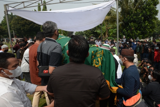 Suasana Pemakaman Markis Kido di TPU Kebon Nanas