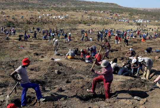 Ribuan Warga Afrika Selatan Berburu Batu yang Diyakini Berlian