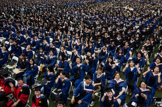 Potret 11 Ribu Mahasiswa di Wuhan Rayakan Kelulusan
