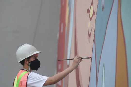 Aksi Seniman Perempuan Lukis Mural Kesetaraan Gender