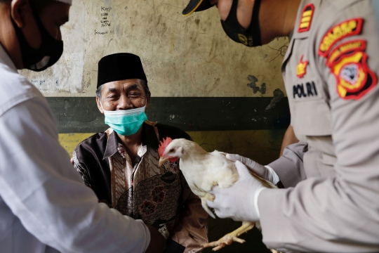 Uniknya Vaksinasi Covid-19 Berhadiah Ayam di Cianjur