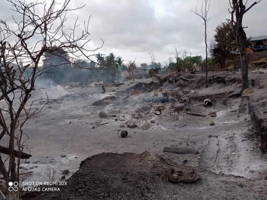 Kondisi Satu Desa Hangus Saat Bentrok Pasukan Militer dan Gerilyawan di Myanmar