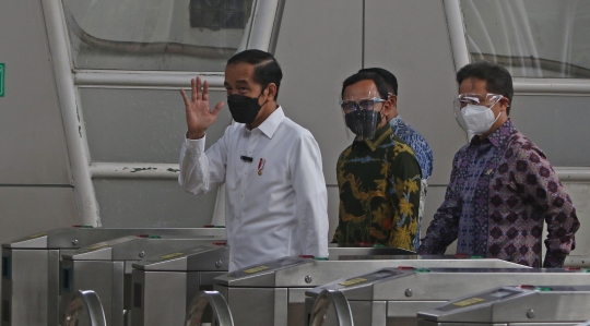 Jokowi Tinjau Kegiatan Vaksinasi di Stasiun Bogor