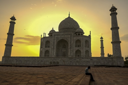 Taj Mahal Dibuka Kembali untuk Wisatawan