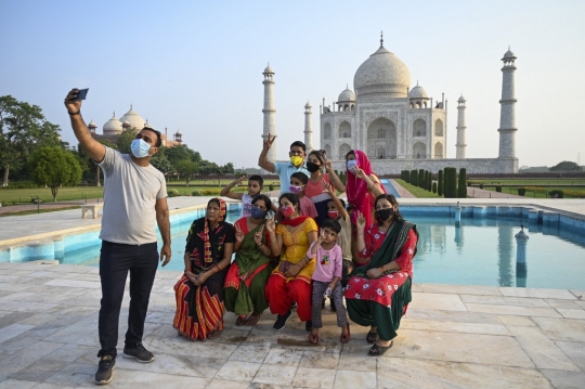 Taj Mahal Dibuka Kembali untuk Wisatawan