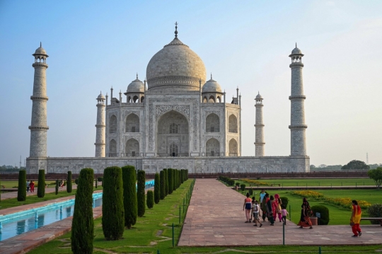 Taj Mahal Dibuka Kembali untuk Wisatawan