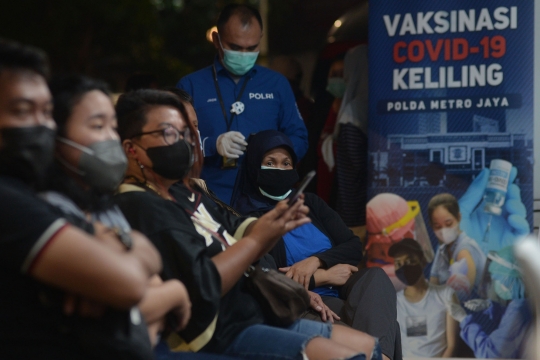 Polda Metro Jaya Gelar Vaksinasi Covid-19 Keliling