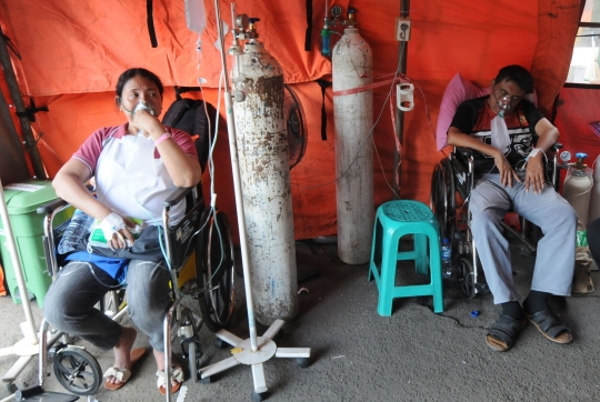 Puluhan Pasien Covid-19 Dirawat di Tenda Darurat RSUD Kota Bekasi